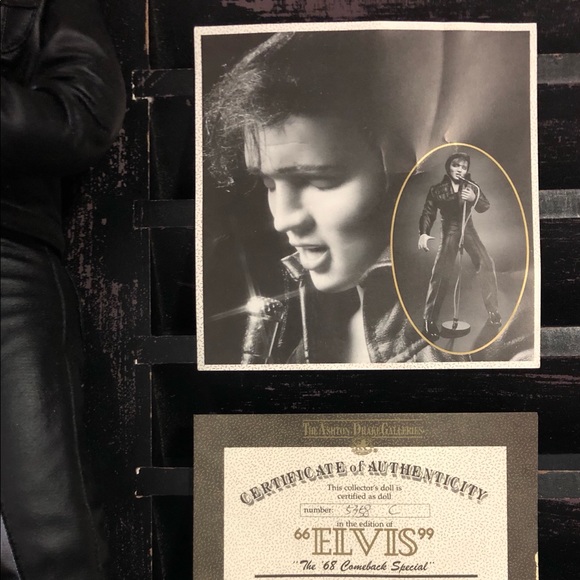 THE ASHTON-DRAKE “ELVIS” Lifetime of a Legend Doll - Picture 3 of 9